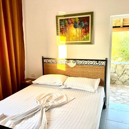 Hotel Jardin Miraculeux à Himarë Extérieur photo